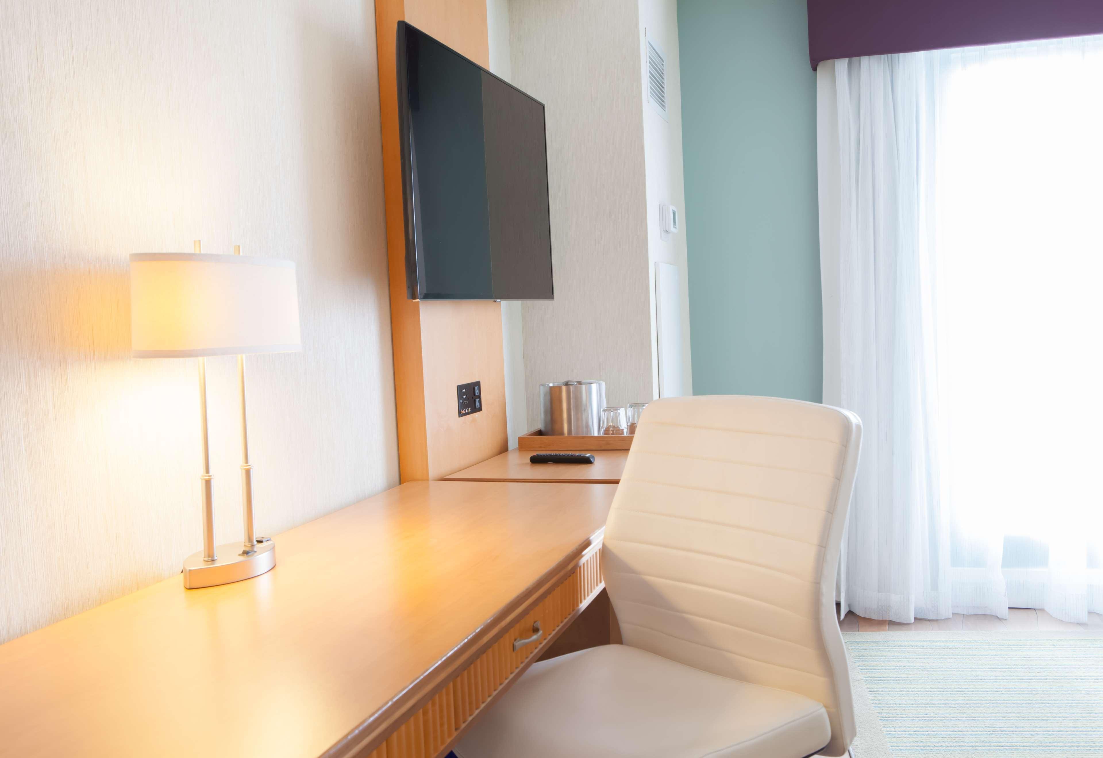 Best Western Premier Toronto Airport Carlingview Hotel Екстер'єр фото