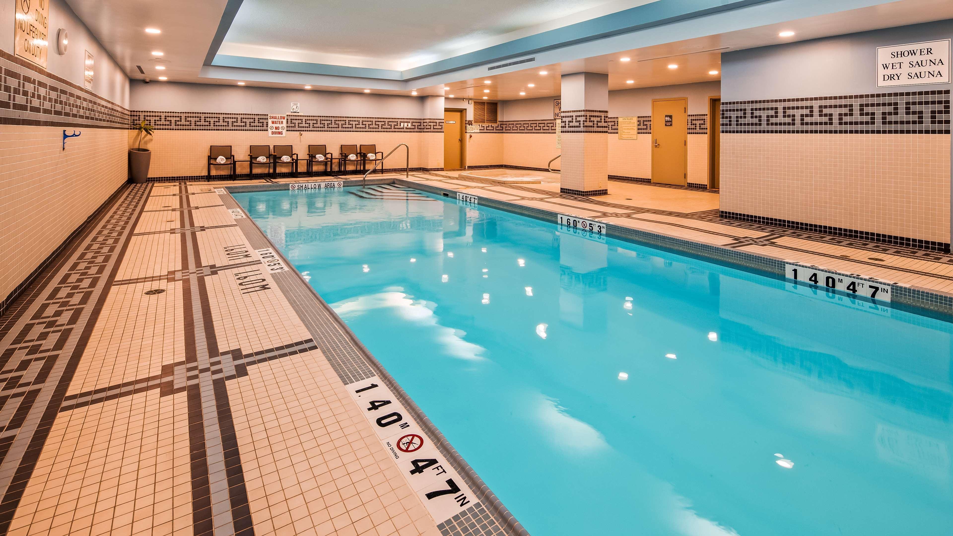 Best Western Premier Toronto Airport Carlingview Hotel Екстер'єр фото