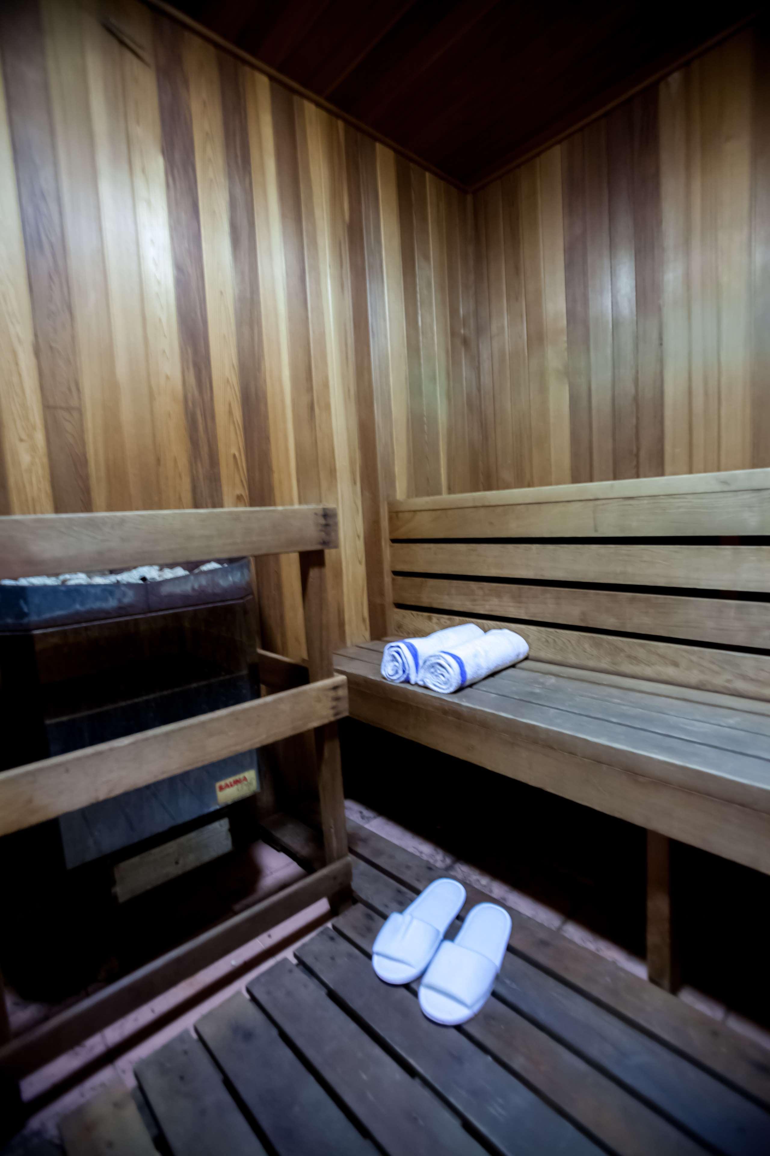 Best Western Premier Toronto Airport Carlingview Hotel Екстер'єр фото