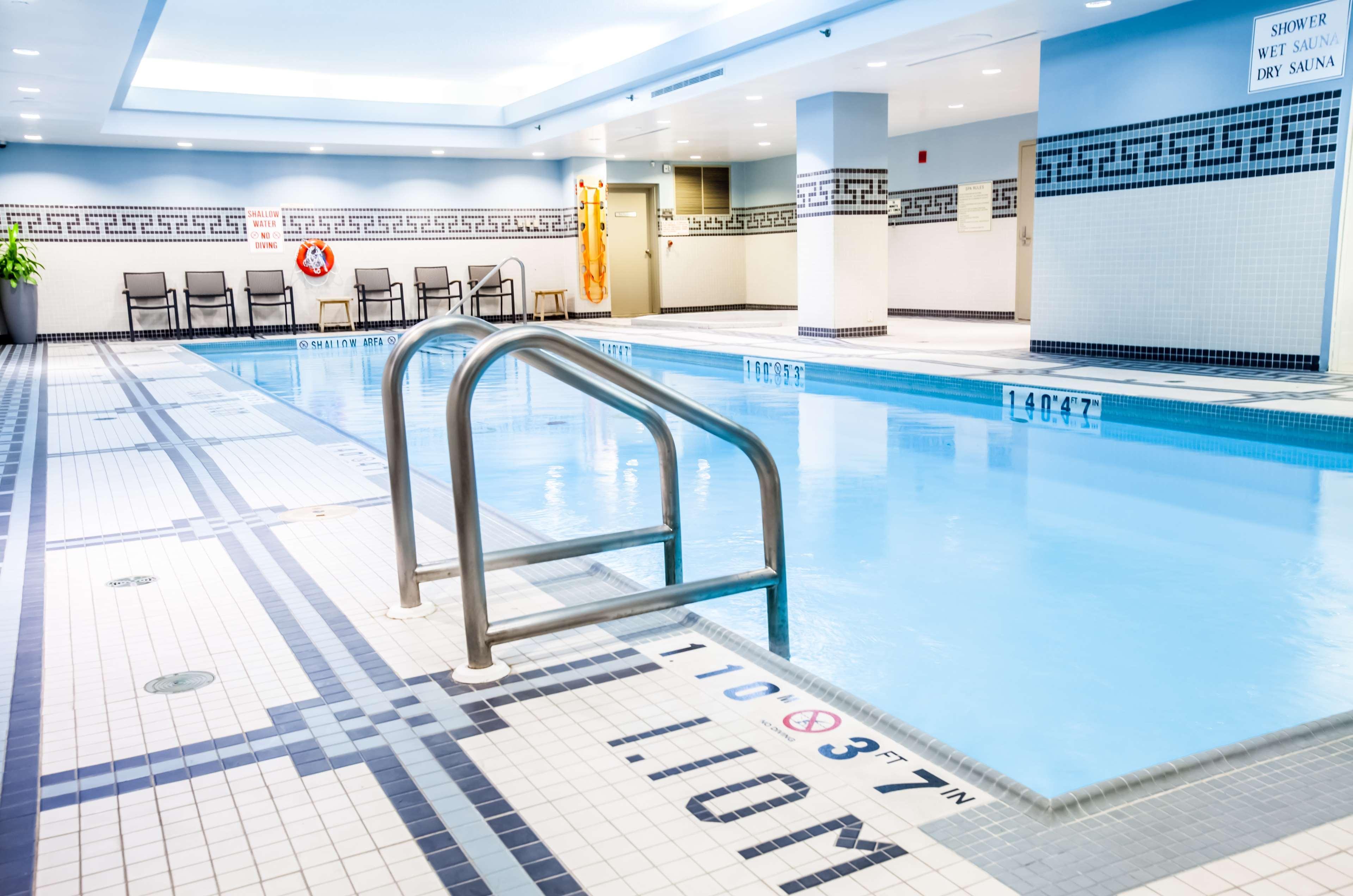 Best Western Premier Toronto Airport Carlingview Hotel Екстер'єр фото