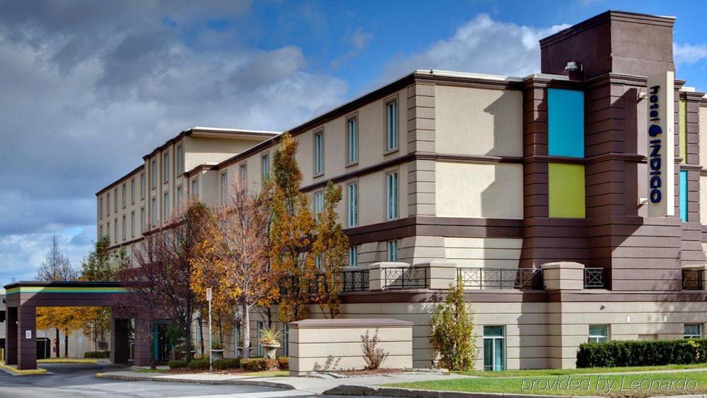 Best Western Premier Toronto Airport Carlingview Hotel Екстер'єр фото