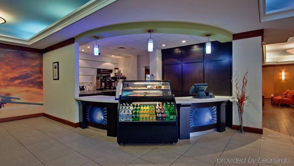 Best Western Premier Toronto Airport Carlingview Hotel Інтер'єр фото