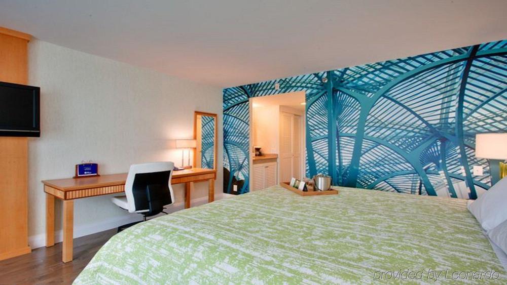 Best Western Premier Toronto Airport Carlingview Hotel Номер фото