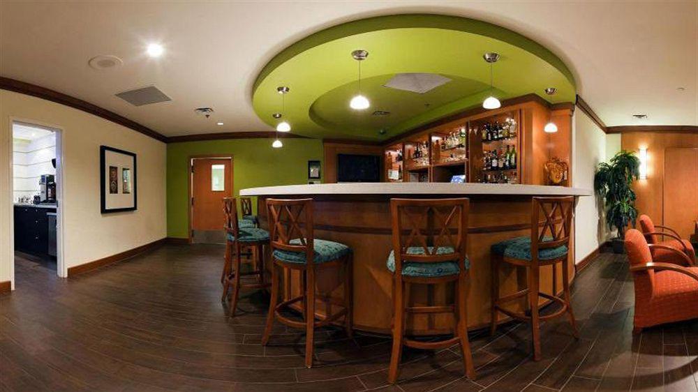 Best Western Premier Toronto Airport Carlingview Hotel Екстер'єр фото