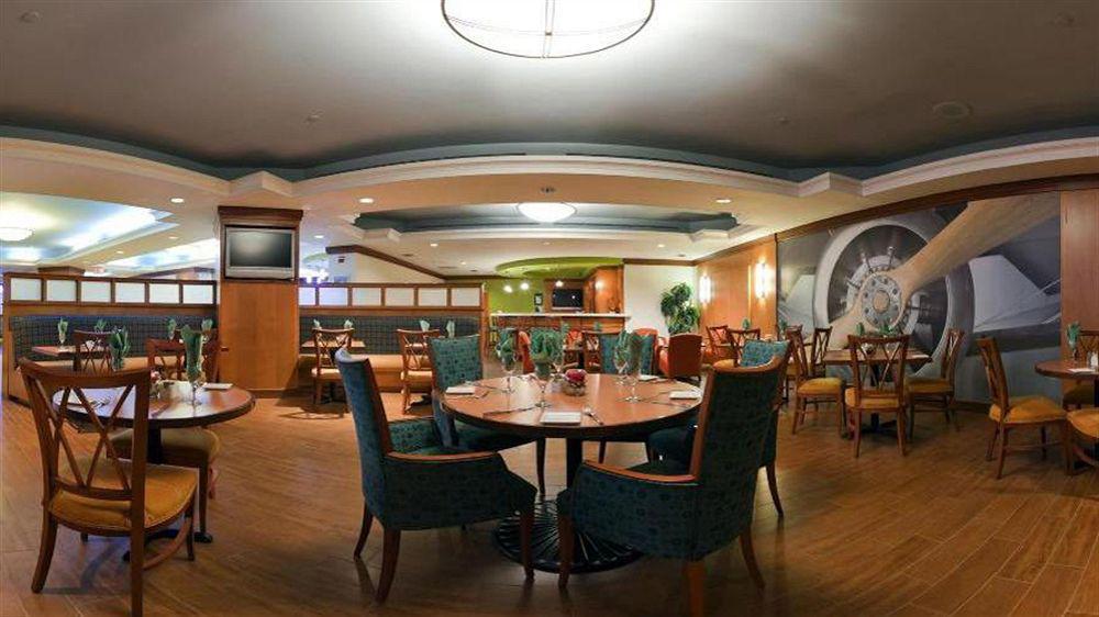 Best Western Premier Toronto Airport Carlingview Hotel Екстер'єр фото